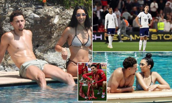 Enjoy a rare sunbathing! Jones and his wife went to Italy for vacation, and they just gave birth to a daughter last year