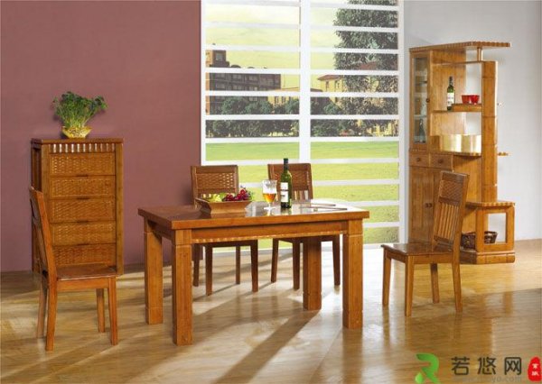 Bamboo furniture is light and comfortable, and painted and moth-proof is the key