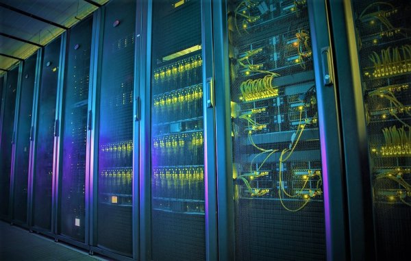 Under the trend of AI, data centers have been integrated into visual learning