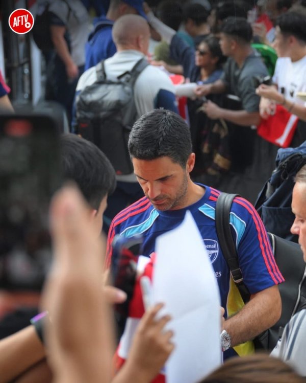 Start a trip to Asia! Arsenal arrives in Singapore to participate in the preseason, will play against Milan and Newcastle