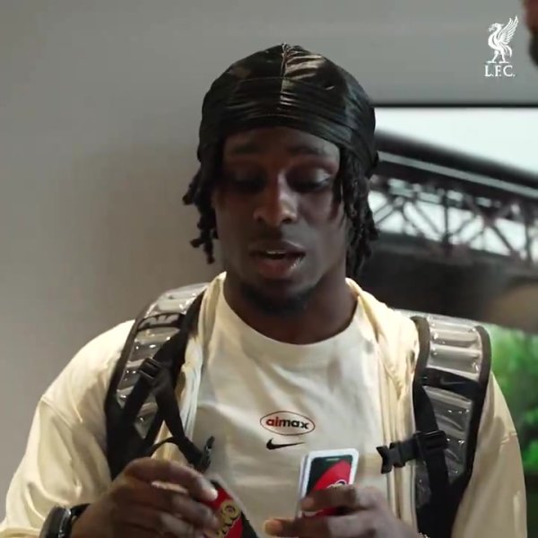 Liverpool social media shows that players play UNO: the atmosphere on the scene is relaxed and pleasant, and laughter continues 👀😅