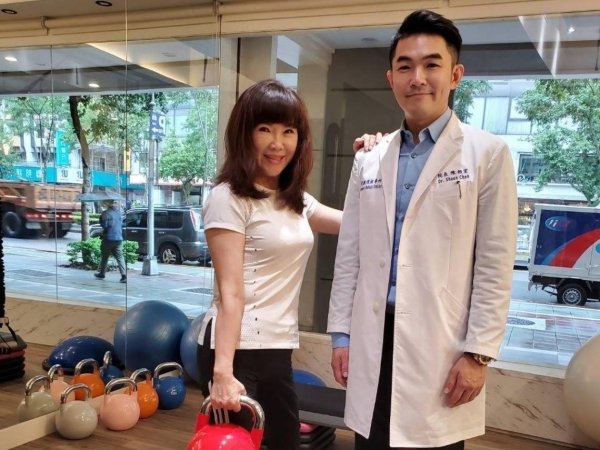 They are not brothers, but mothers and sons! The doctor and mother have been on a respite, and the muscles are getting better and better