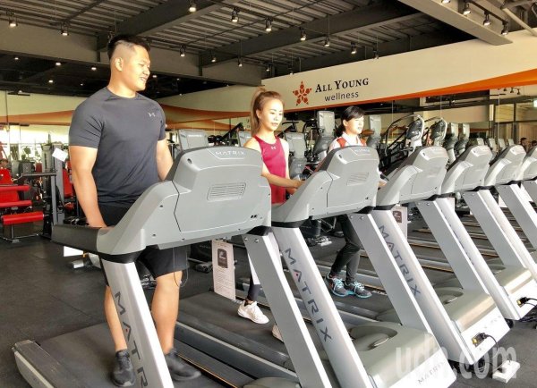 Do not neglect chronic exercise injuries when exercising. Excessive air retention may cause headaches and headaches.