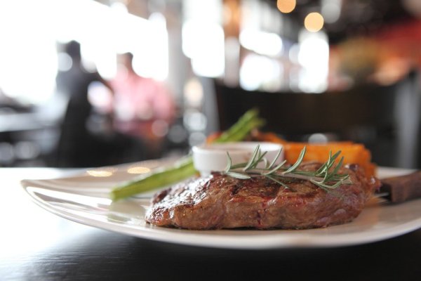 Not all dishes are worth the point. Food writer reveals that choosing 6 dishes in the steakhouse is not easy to step on