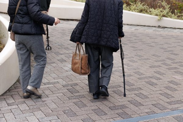 The singer s brain opened wide and forced himself to walk one kilometer away from the bathroom! Revealing the healthy habits that you only maintain after your age of 50