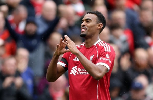 Lescott: Heraffenberg should definitely be included in the discussion of the world s best midfielder