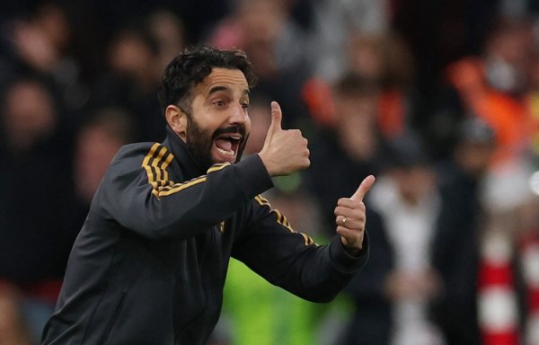 Neville: Underestimated Amorim’s tactical arrangements in the Double Red Club. When he saw the starting lineup, he thought it was over