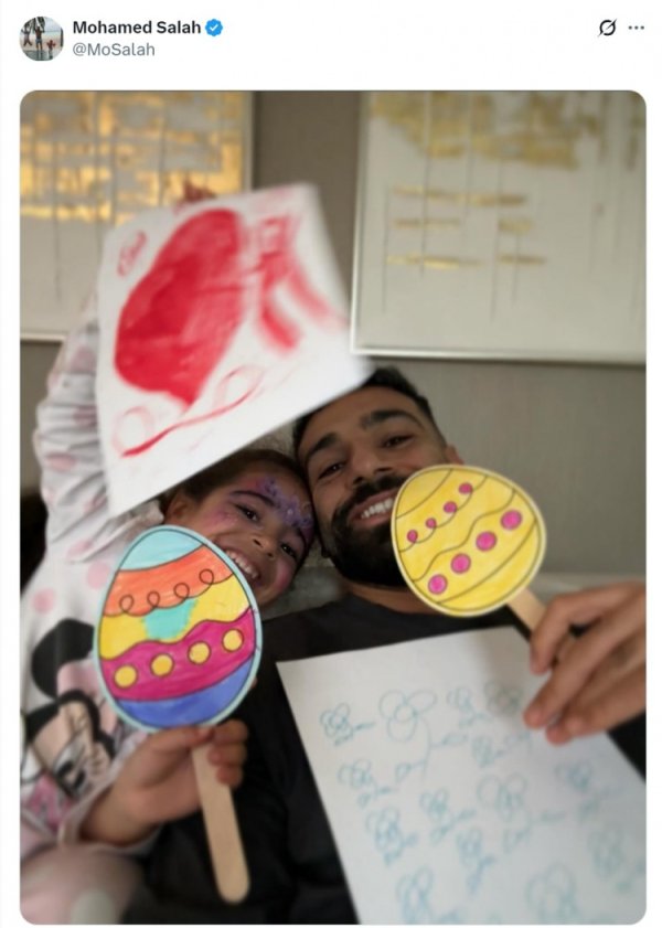 Enjoy warm family time! Salah posted photos on social media playing with his daughter